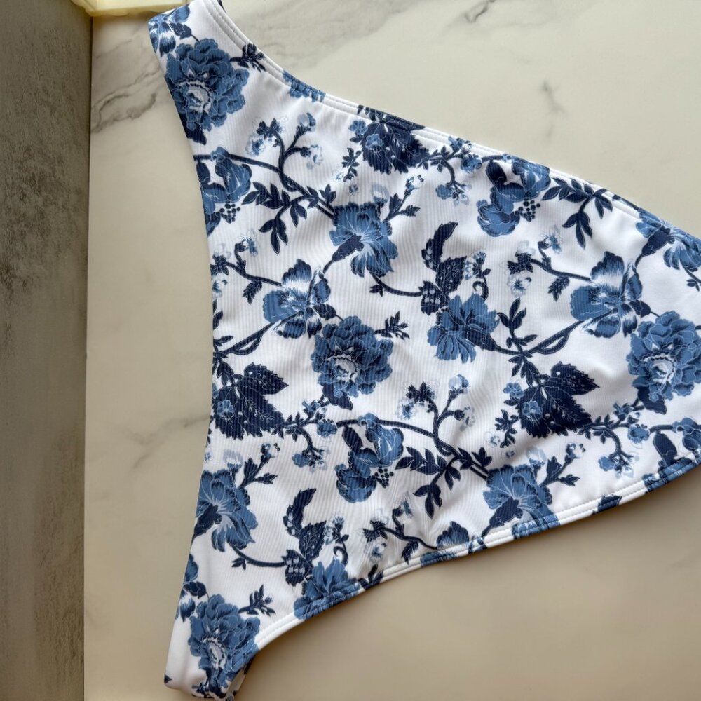 NWT Abercrombie | Mid Rise High-Leg Moderate Bottom - Picture 4 of 4